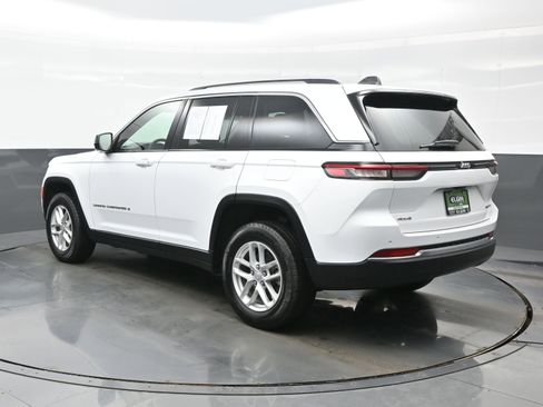 Used 2024 Jeep Grand Cherokee Laredo X image 4