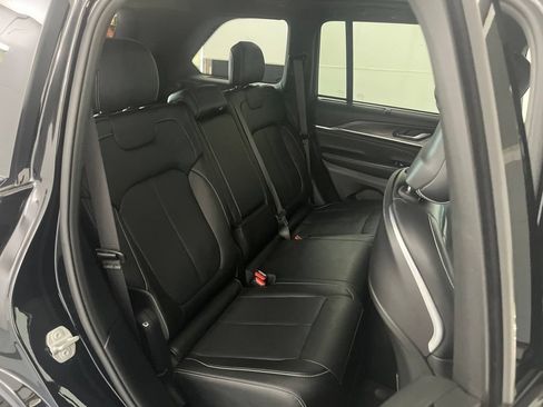 Used 2022 Jeep Grand Cherokee Overland w/ Luxury Tech Group IV AWD/4WD image 20