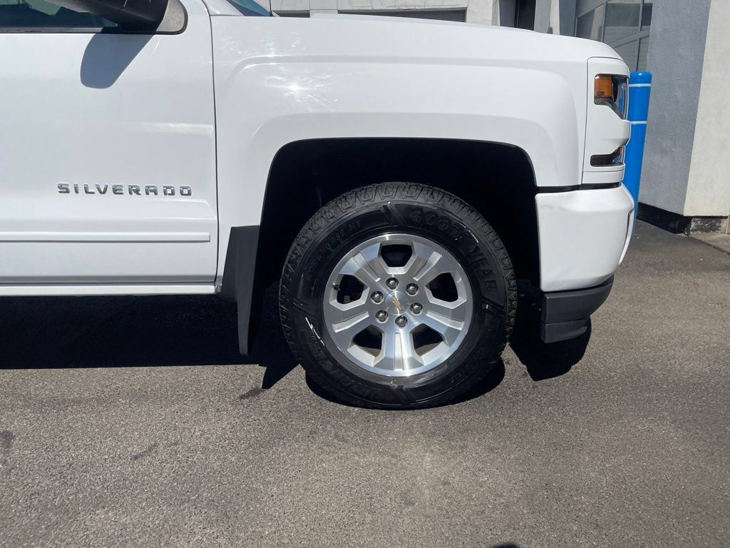 Used 2018 Chevrolet Silverado 1500 LT w/ All Star Edition AWD/4WD image 11