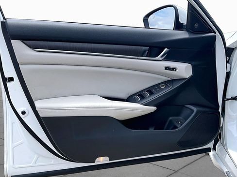 Used 2018 Honda Accord Touring image 20