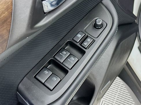 Used 2017 Subaru Outback 3.6R Limited image 23