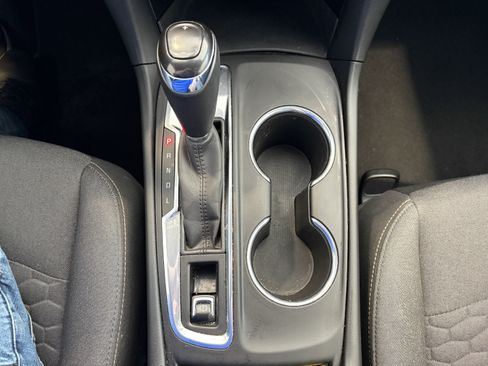 Used 2019 Chevrolet Equinox LT w/ Driver Convenience Package image 18