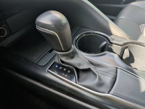 Used 2020 Toyota Camry SE FWD image 26