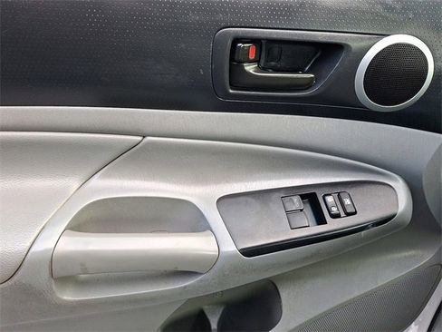 Used 2015 Toyota Tacoma 4x4 Access Cab V6 image 12