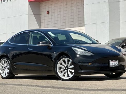 Used 2018 Tesla Model 3 Mid Range RWD image 2