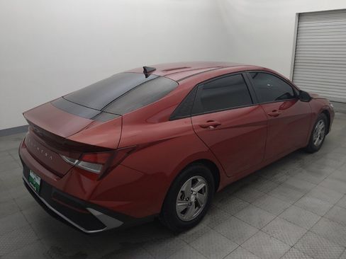 Used 2025 Hyundai Elantra SE FWD image 9