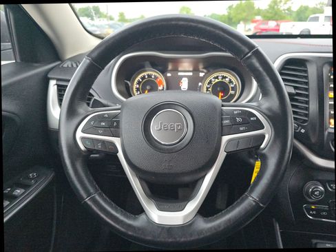Used 2016 Jeep Cherokee Trailhawk w/ Leather Interior Group AWD/4WD image 16