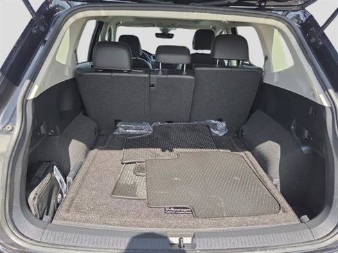 Used 2022 Volkswagen Tiguan SE image 31