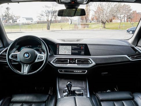 Used 2021 BMW X5 xDrive40i w/ M Sport Package image 12