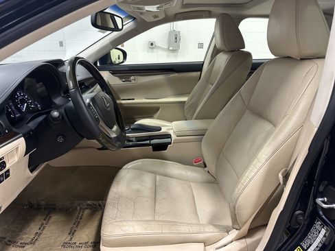 Used 2014 Lexus ES 350 w/ Luxury Package FWD image 16