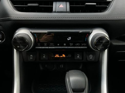 Used 2025 Toyota RAV4 XLE image 27