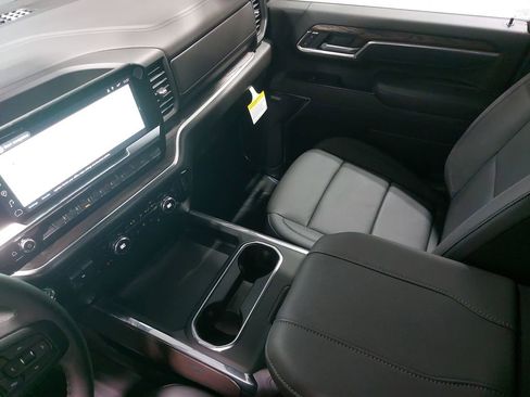 New 2026 GMC Sierra 2500 SLT w/ SLT Premium Package image 25