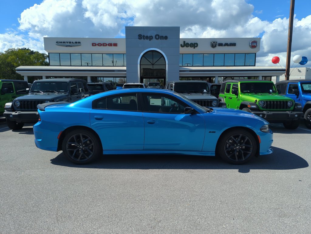 Used 2023 Dodge Charger R/T w/ Blacktop Package RWD image 7