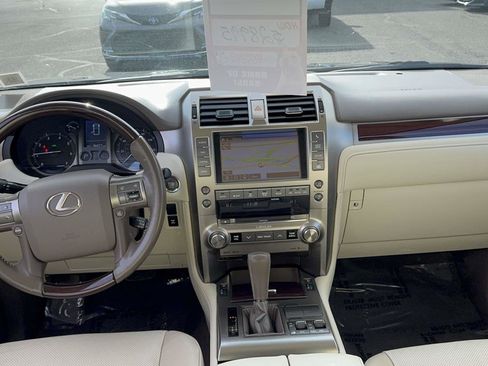 Used 2019 Lexus GX 460 Premium w/ Premium Package image 12