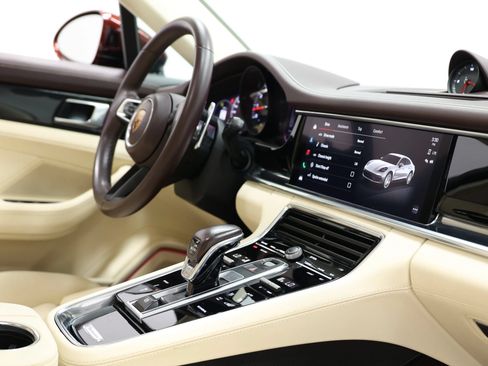 Used 2022 Porsche Panamera image 97