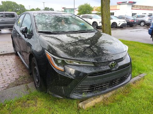 Used 2025 Toyota Corolla LE FWD image 3