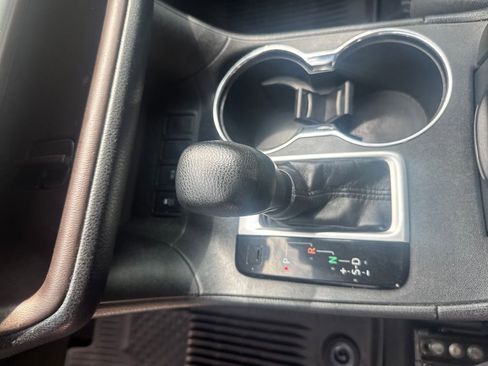 Used 2019 Toyota Highlander LE FWD image 25