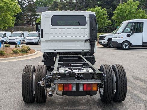 New 2025 Chevrolet Low Cab Forward image 7