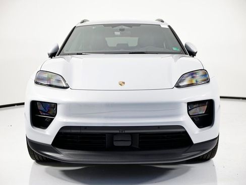 New 2025 Porsche Macan Electric image 10