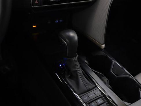 Used 2025 Toyota Camry SE image 22