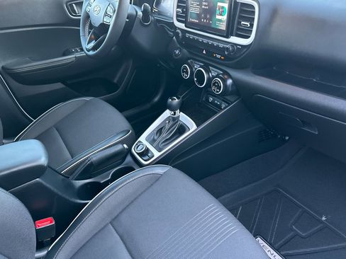 Certified 2024 Hyundai Venue Limited image 16