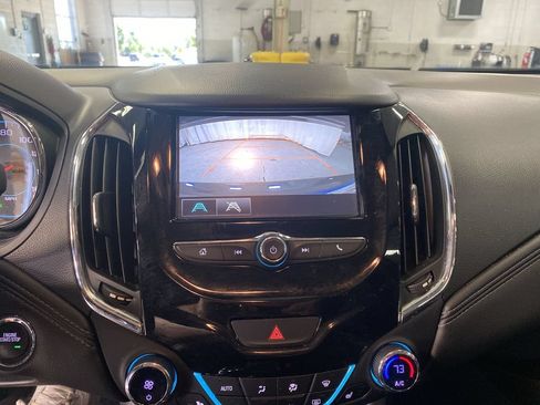 Used 2017 Chevrolet Cruze Premier w/ Enhanced Convenience Package FWD image 19
