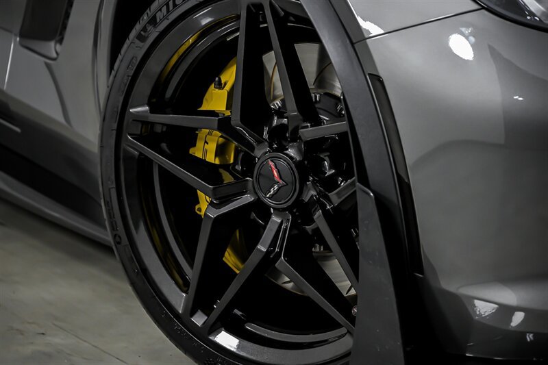 Used 2016 Chevrolet Corvette Z06 w/ 3LZ Preferred Equipment Group RWD image 3