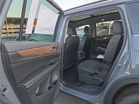 New 2026 Volkswagen Atlas SE image 22