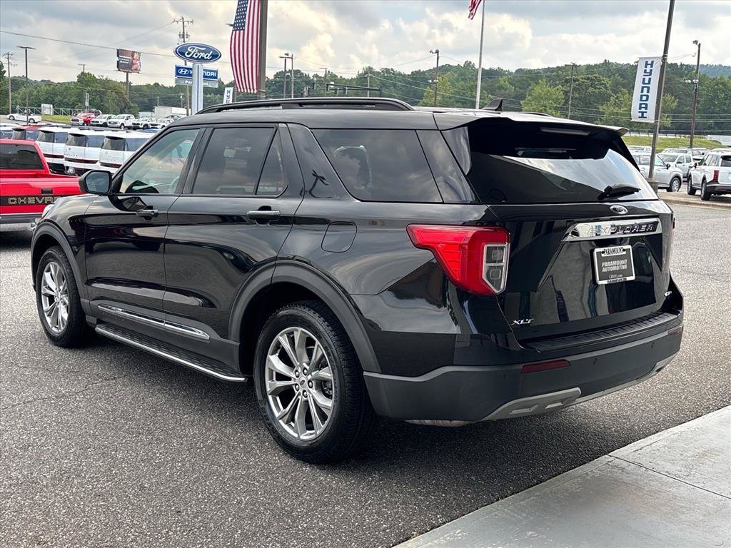 Used 2021 Ford Explorer XLT w/ Equipment Group 202A AWD/4WD image 2