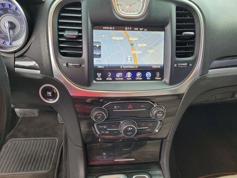 Used 2016 Chrysler 300 Limited image 29