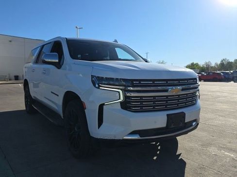 Used 2023 Chevrolet Suburban Premier w/ Premium Package image 3