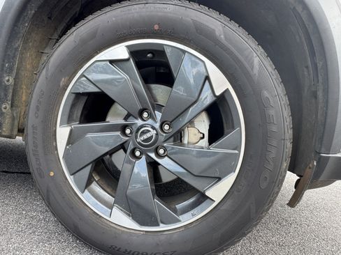 Used 2024 Nissan Rogue SV AWD/4WD image 14