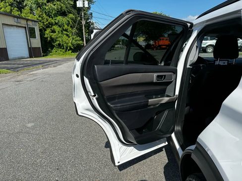 Used 2020 Ford Explorer XLT w/ Comfort Package image 28