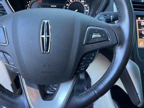 Used 2019 Lincoln MKC Reserve image 19