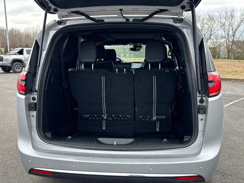 New 2026 Chrysler Pacifica Limited FWD image 13