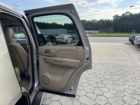 Used 2013 Cadillac Escalade Luxury RWD image 18