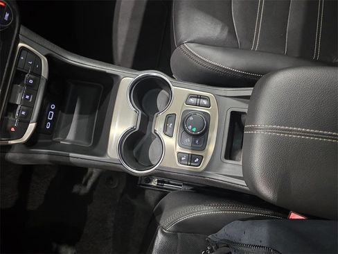 Used 2024 GMC Terrain Denali AWD/4WD image 25