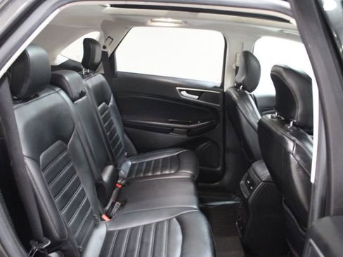 Used 2019 Ford Edge SEL w/ Equipment Group 201A image 28