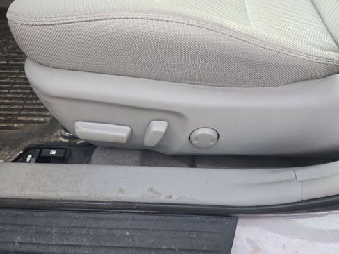 Used 2017 Toyota Camry LE FWD image 4