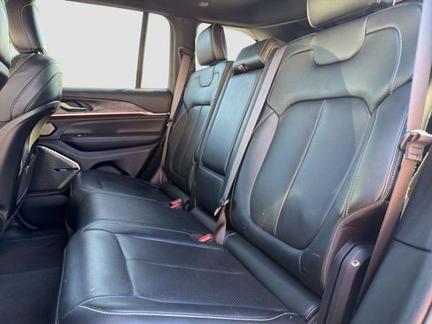 Used 2022 Jeep Grand Cherokee Overland AWD/4WD image 12