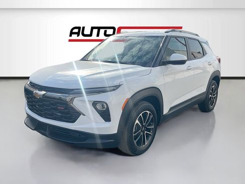 Used 2024 Chevrolet TrailBlazer LT w/ LT Cold Weather Package FWD image 3