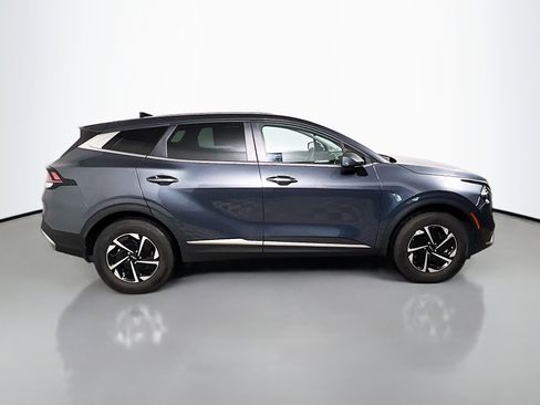 Used 2023 Kia Sportage LX image 3
