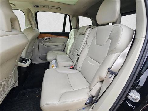 Used 2021 Volvo XC90 T6 Momentum w/ Climate Package image 11