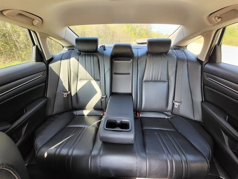 Used 2018 Honda Accord Touring image 11