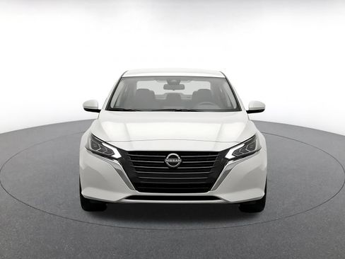 Used 2025 Nissan Altima 2.5 SV FWD image 2
