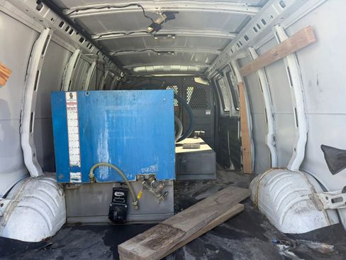 Used 2017 Chevrolet Express 2500 Extended image 12