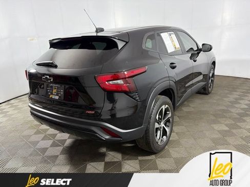 Used 2024 Chevrolet Trax RS FWD image 9