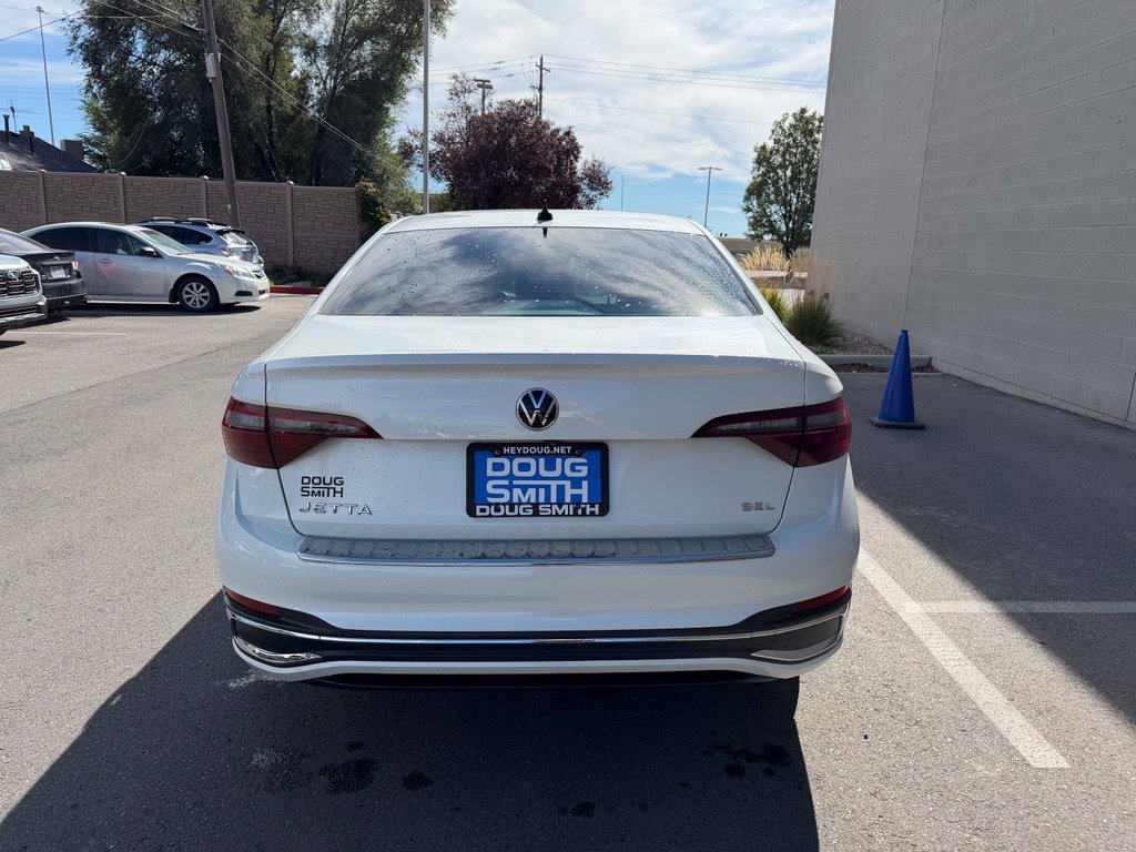 Used 2023 Volkswagen Jetta SEL FWD image 4