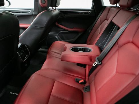 Certified 2025 Porsche Macan image 29