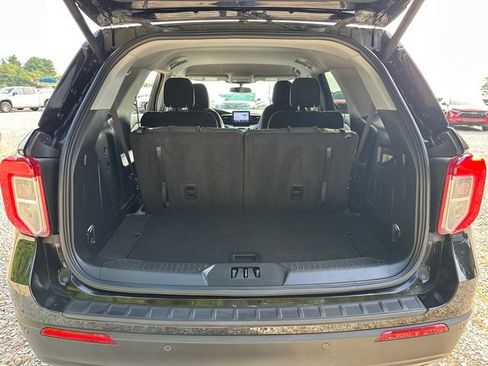 Used 2023 Ford Explorer XLT AWD/4WD image 16